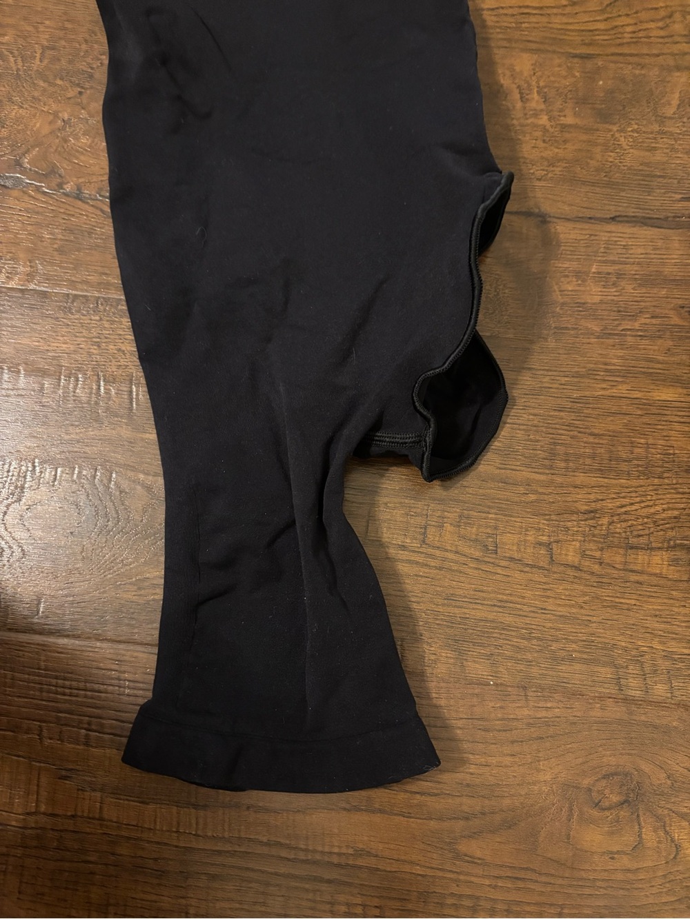 SKIMS Left Leg Solution Short - Onyx - Picture 6 of 8